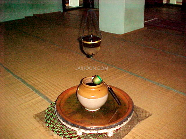 The traditional lamp inside the Ponnani Juma masjid