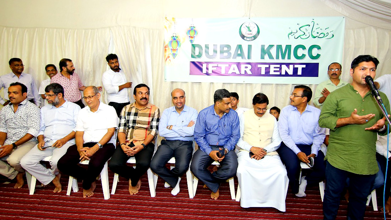 Jaihoon speaking at the Dubai KMCC Iftar gathering