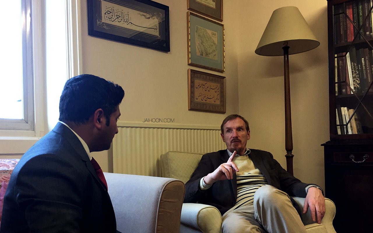 Jaihoon conversing with Timothy Winters (Abdal Hakim Murad), at Cambridge Muslim College