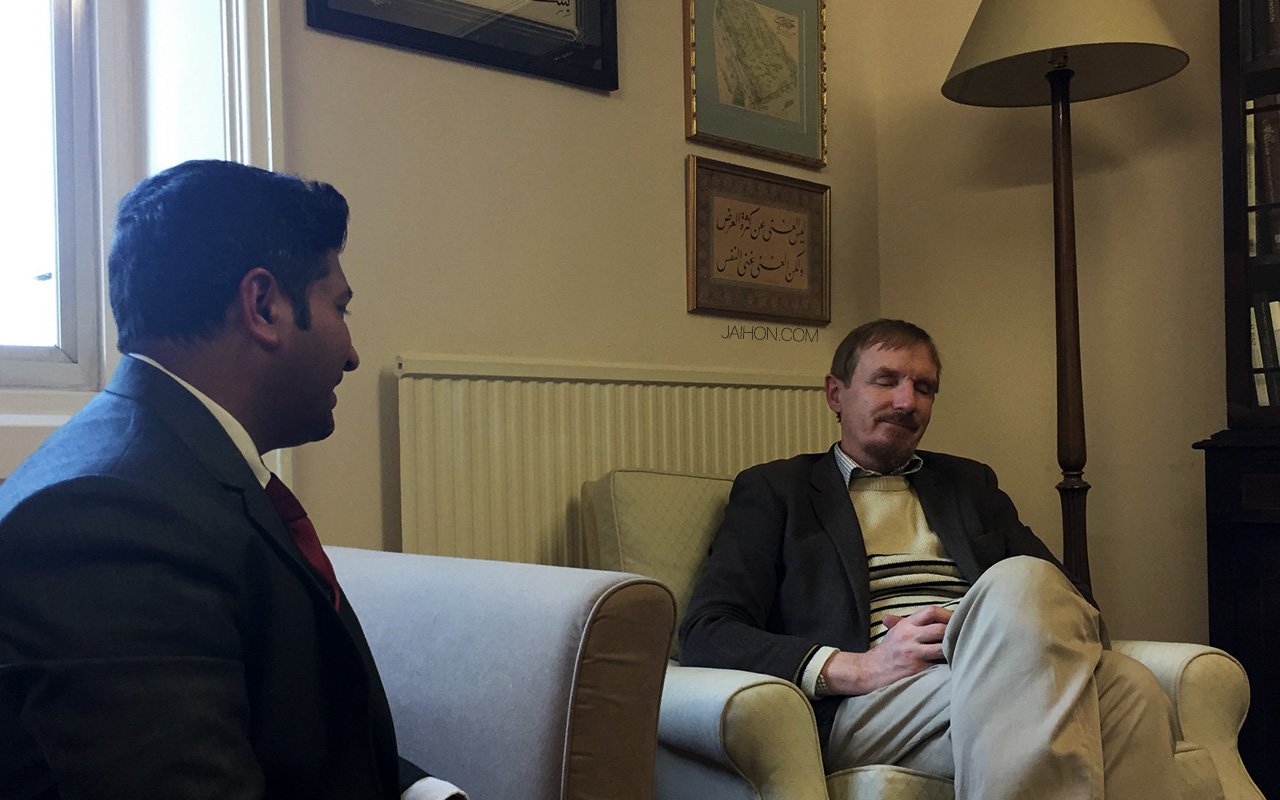 Jaihoon conversing with Timothy Winters (Abdal Hakim Murad), at Cambridge Muslim College