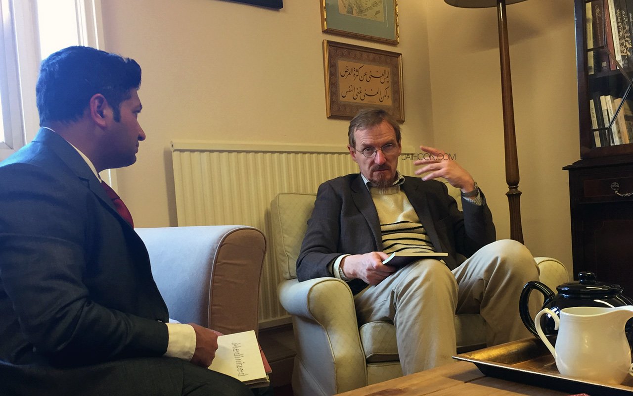 Jaihoon conversing with Timothy Winters (Abdal Hakim Murad), at Cambridge Muslim College