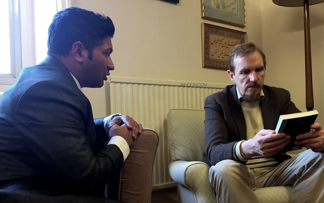 Jaihoon conversing with Timothy Winters (Abdal Hakim Murad), at Cambridge Muslim College