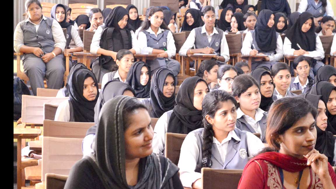 Jaihoon speech on travel writing at Unity Womens College
