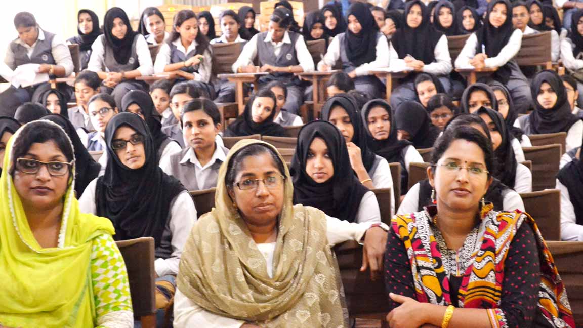 Jaihoon speech on travel writing at Unity Women's College