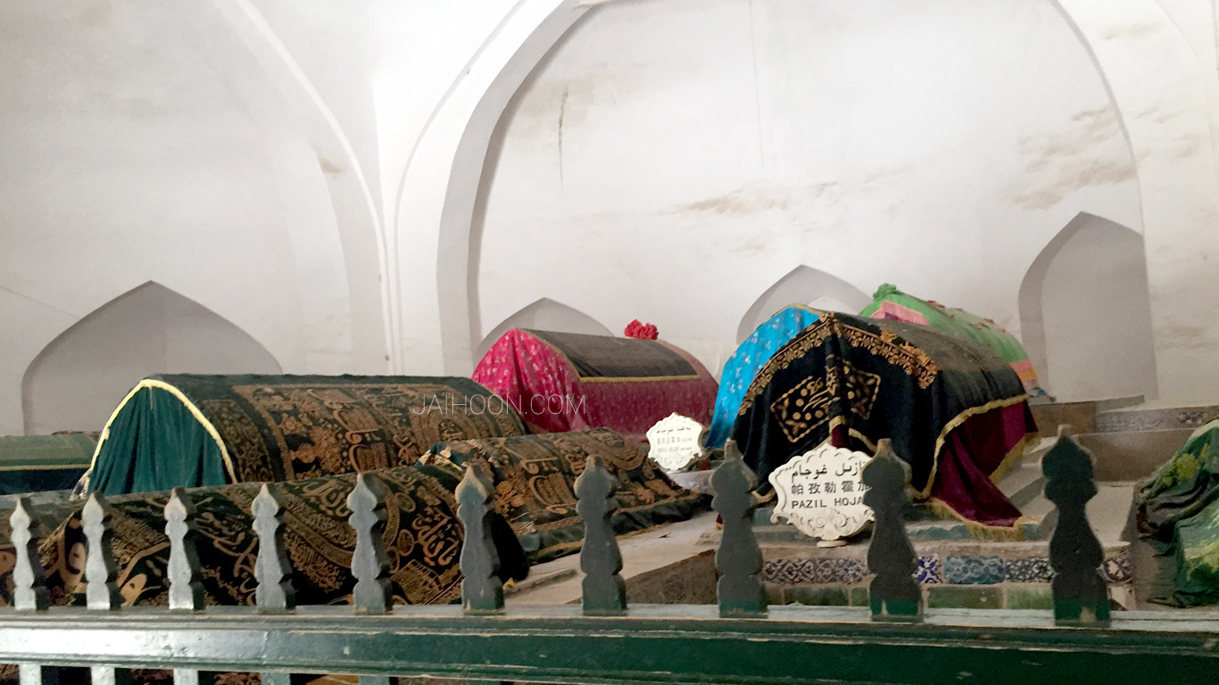 Tomb of Abakh Khoja, Kashgar's sultan-saint of the Naqshabandiyya Sufi order